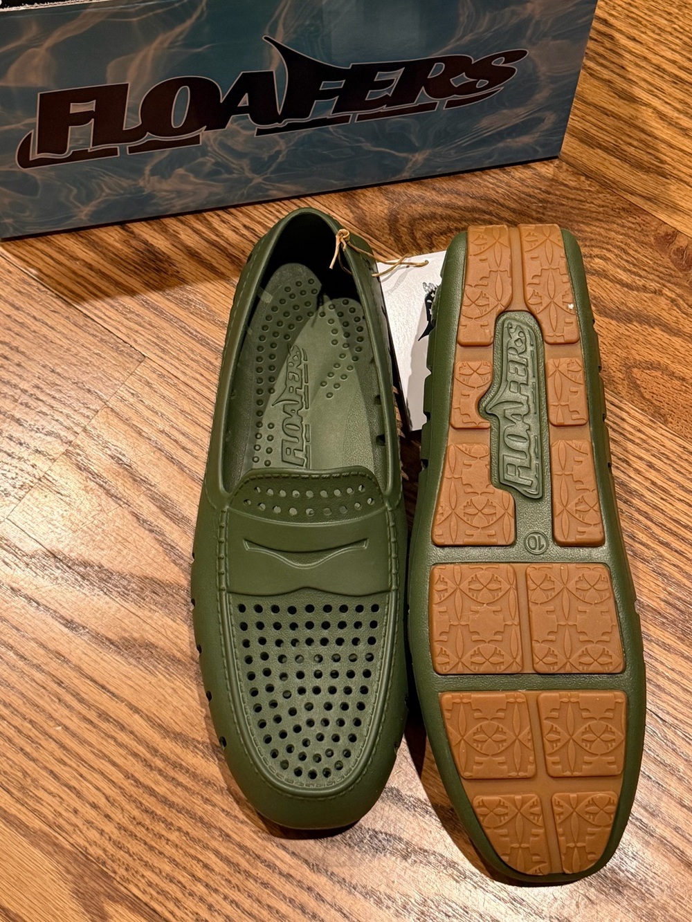 Floafers country club driver in cypress and gum color way. Size 10 men’s - new